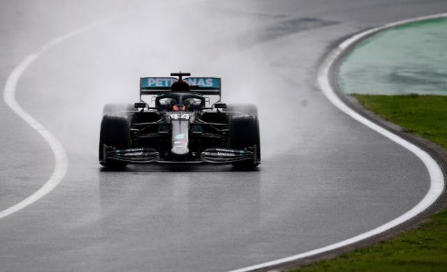 半岛体育app-汉密尔顿续约进展缓慢 梅奔母公司视拉塞尔为备选