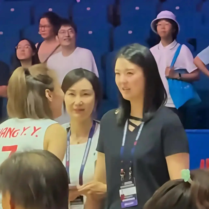 实时比分-温柔落幕,向阳而生!张常宁现身世联赛,球迷暖心送祝福|中国女排|泰国女排|王媛媛|唐欣|女排_新浪体育_新浪新闻